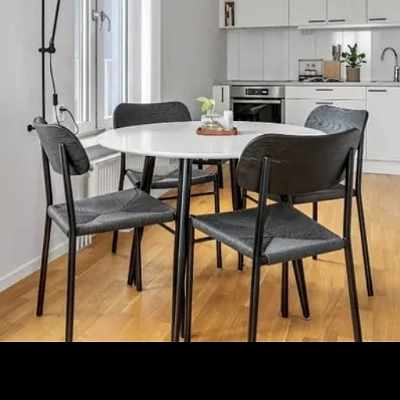 image of Flytt av bord och stolar  - 
