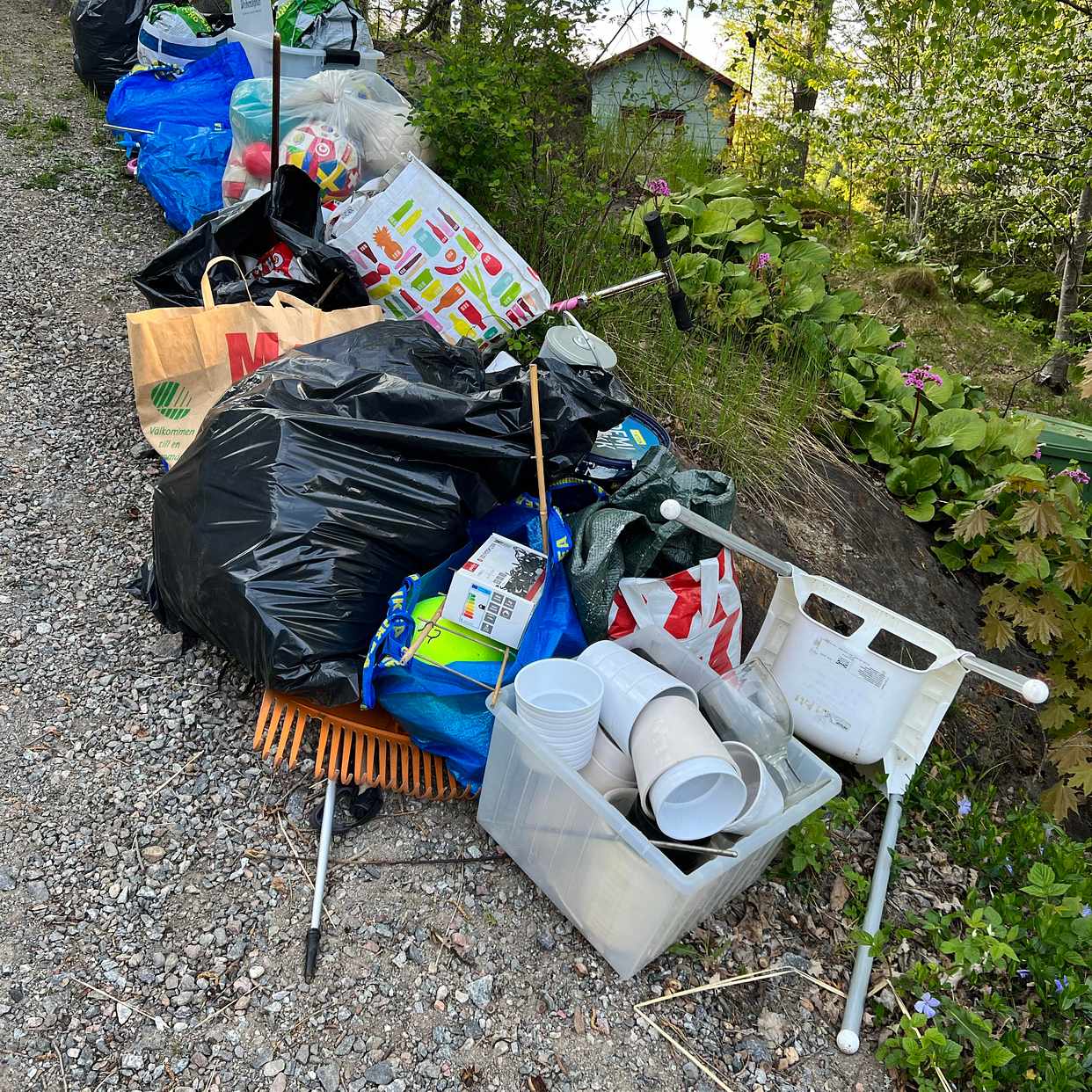 image of Bollar kartong plaststol - Trångsund