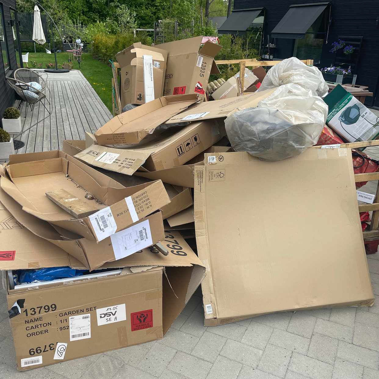 image of Wood, cardboards, plastic - Vendelsö