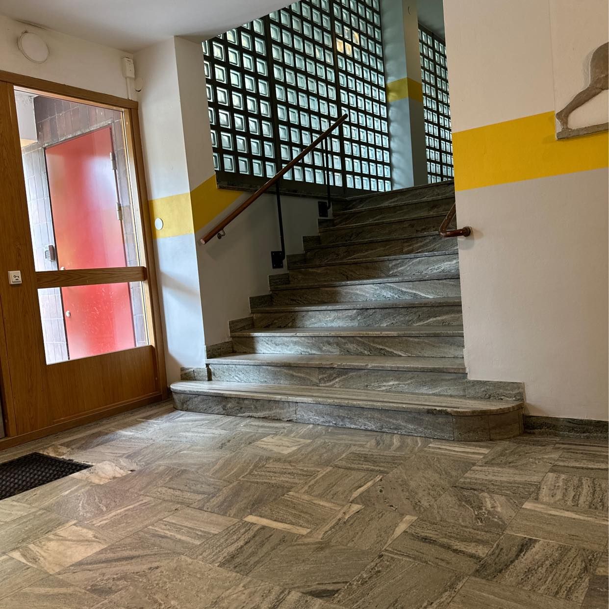 image of Pickup tv 5th floor - 