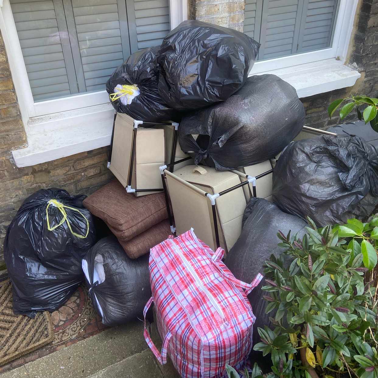 image of Removing rubbish - London