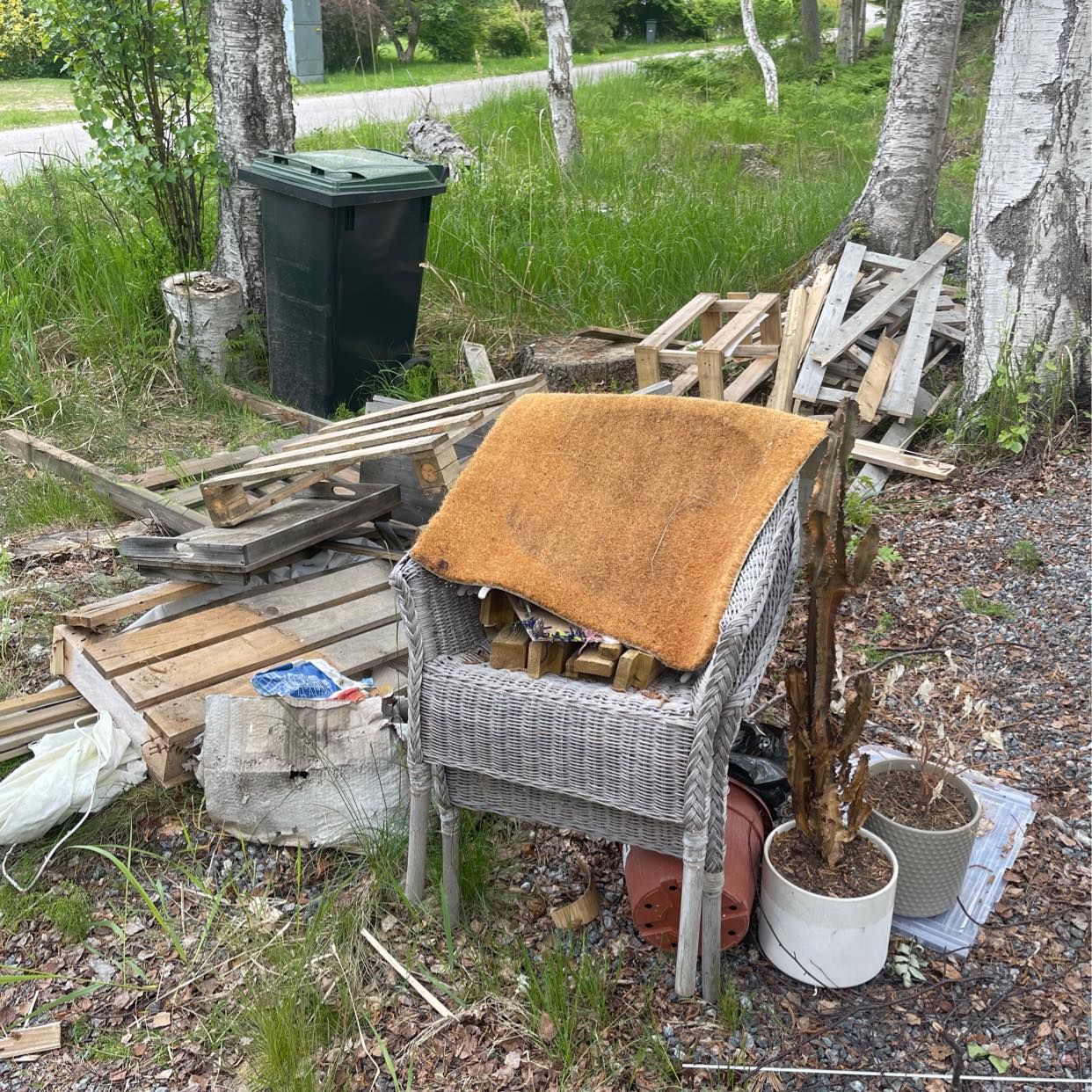 image of Återvinna trallvirke+trä - Ingarö