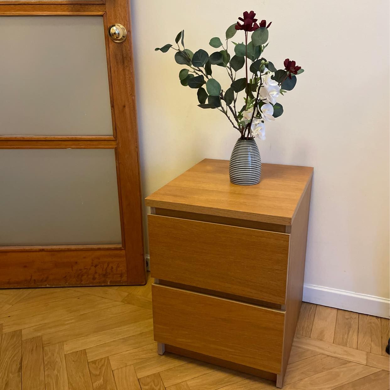 image of Byrå med 2 lådor - Stockholm