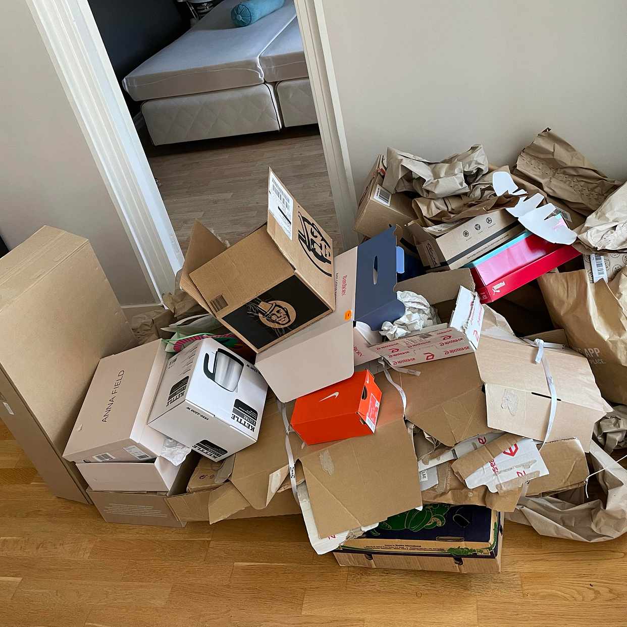 image of Recycling of cardboard - Råsunda