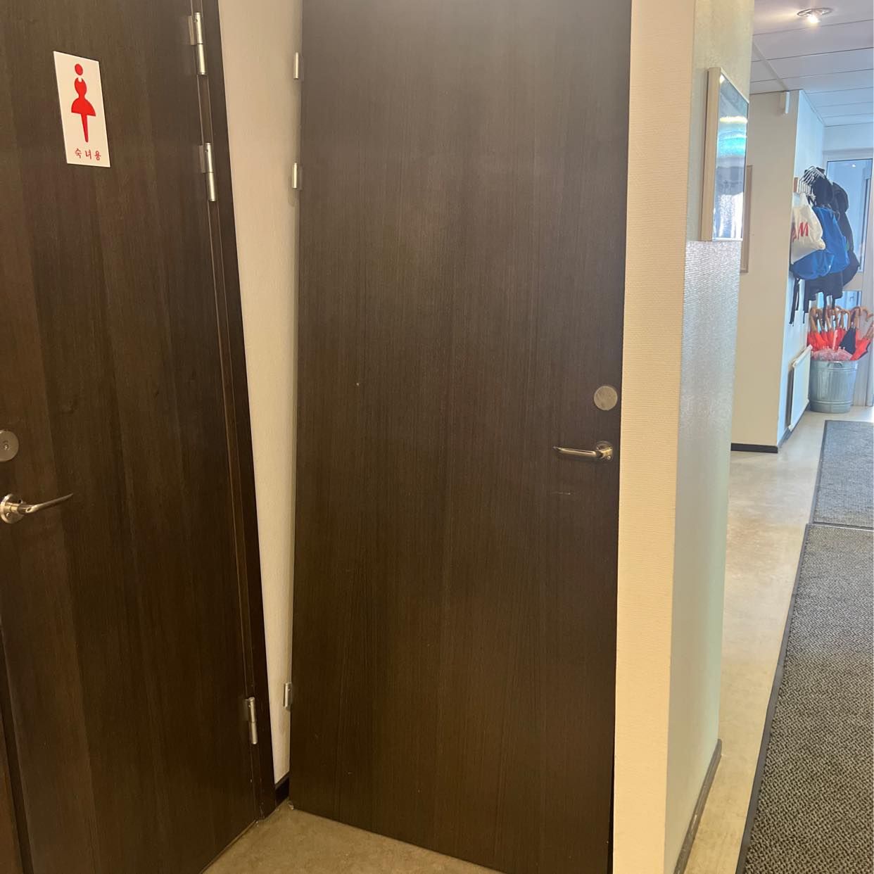image of Två dörrar att återvinna - Stockholm