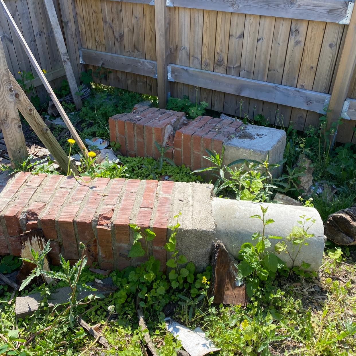 image of Slänga 2 tegelpelare - Huddinge