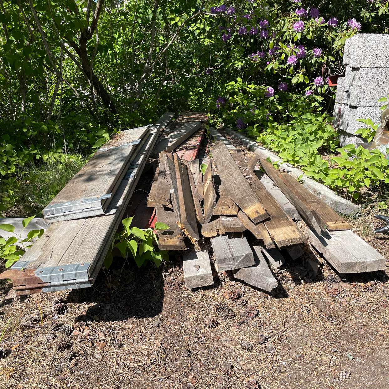 image of Byggavfall, plankor mm - Täby