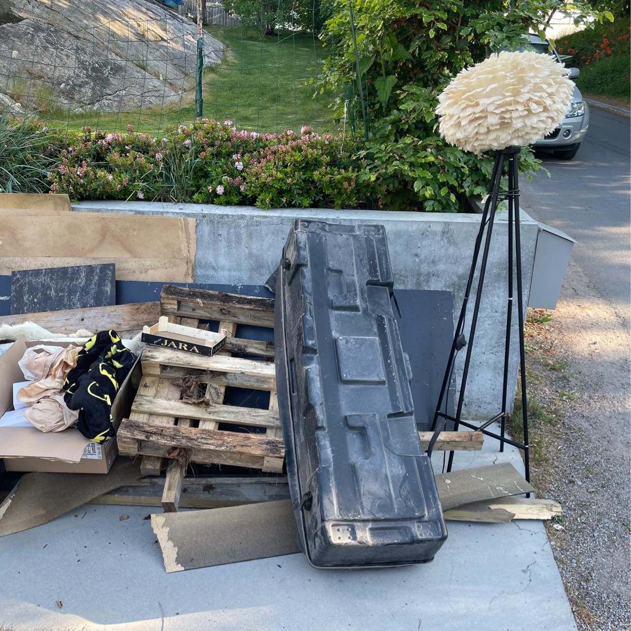 image of Papp, trä, plast, lysrör - Lidingö