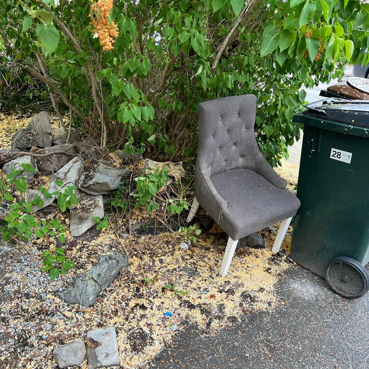 image of Slänga stol och tunnan - Hässelby