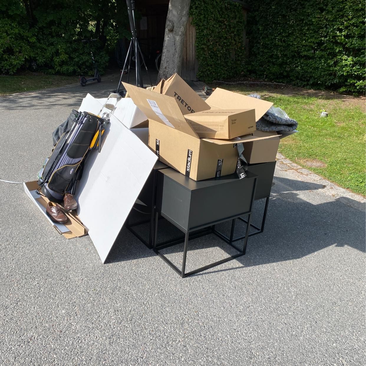 image of Cardboard, furniture… - Djursholm