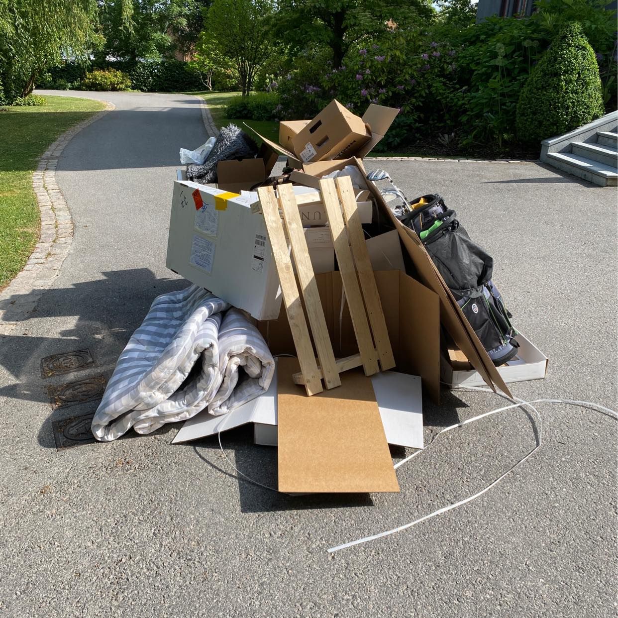 image of Cardboard, furniture… - Djursholm