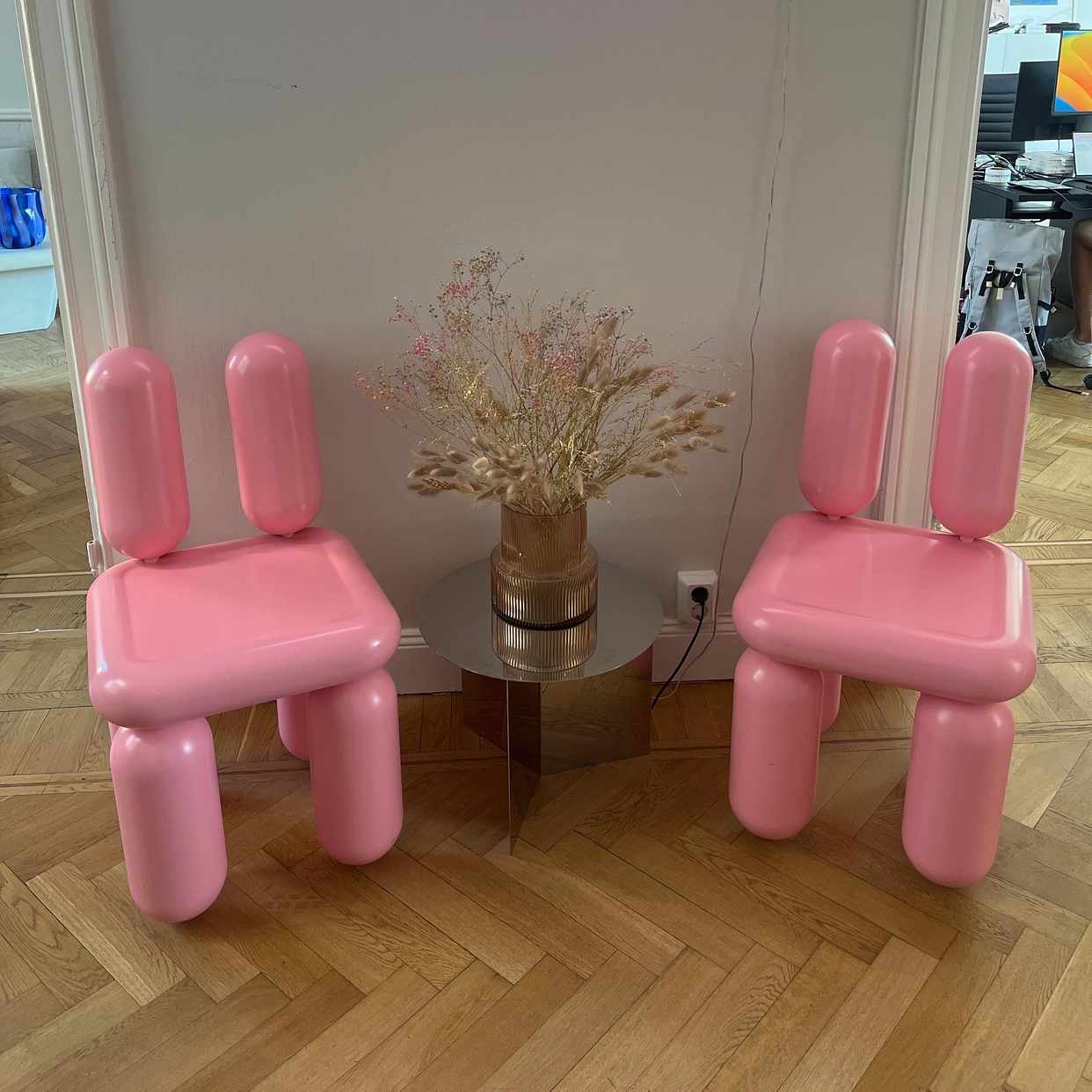 image of 2 chairs - 