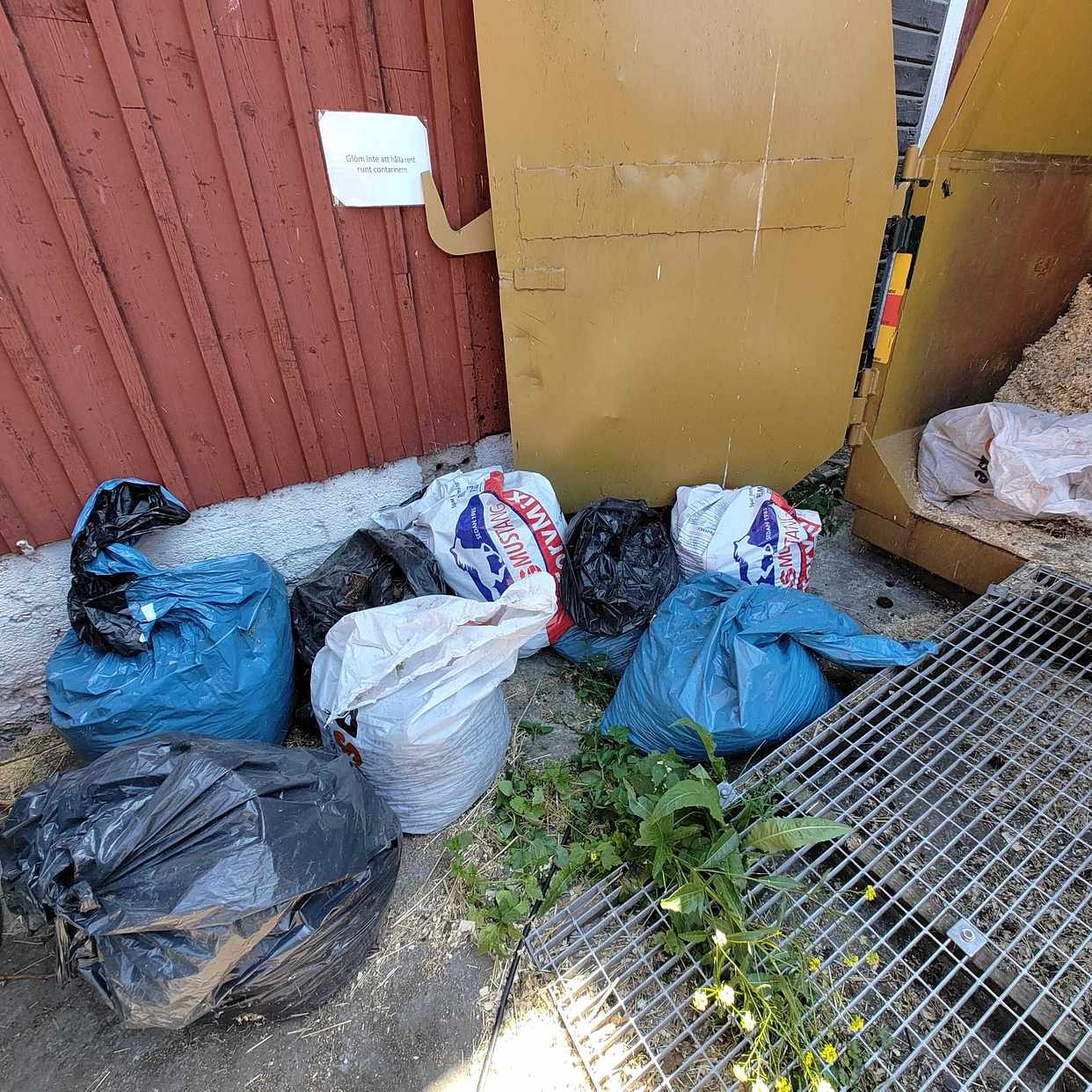 image of Större mängd sopor - Järfälla