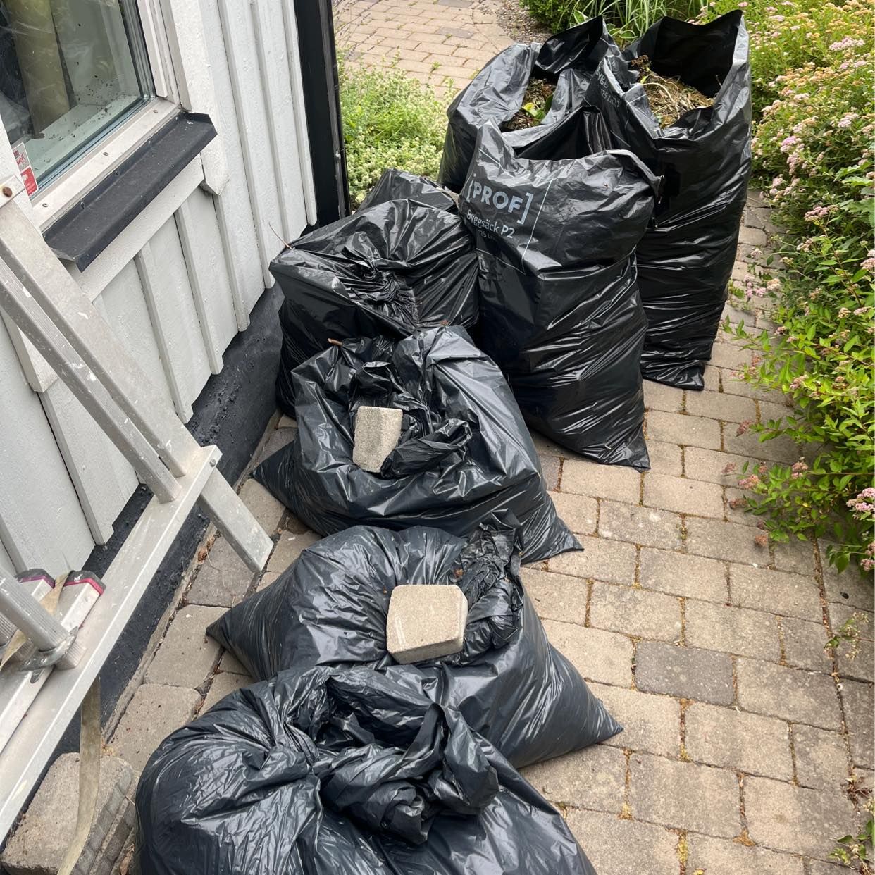 image of 8 säckar till tippen - Bålsta
