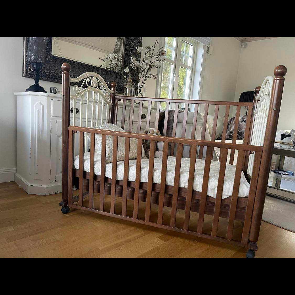 image of Baby crib - 