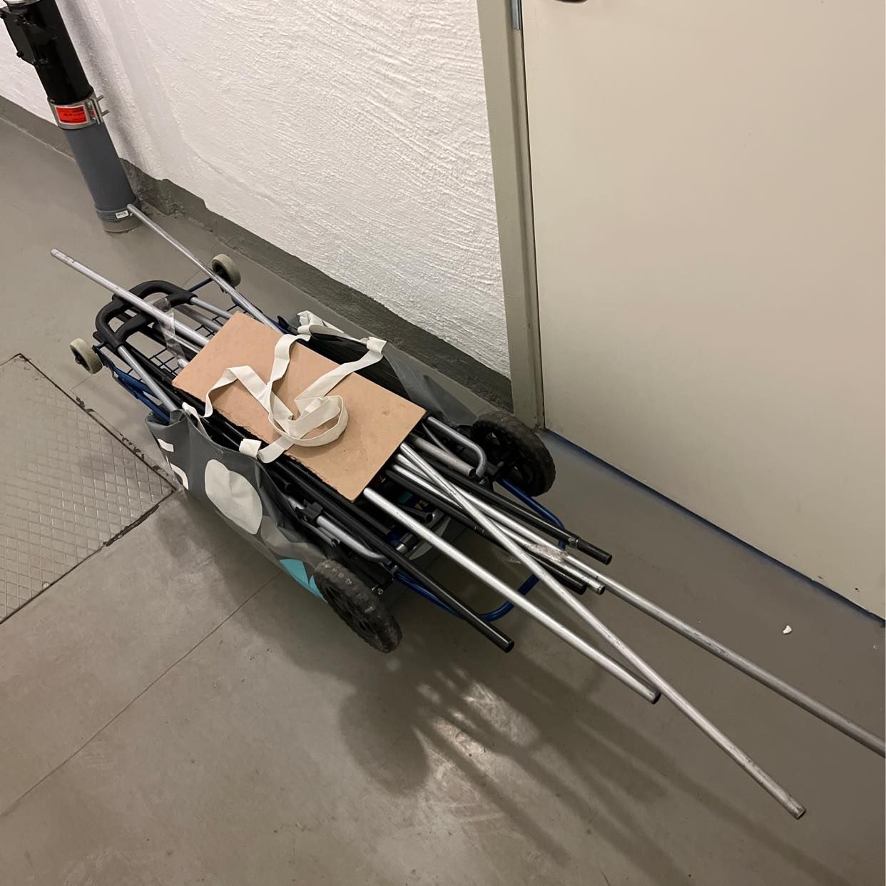 image of Removing bag of waste. - Bagarmossen