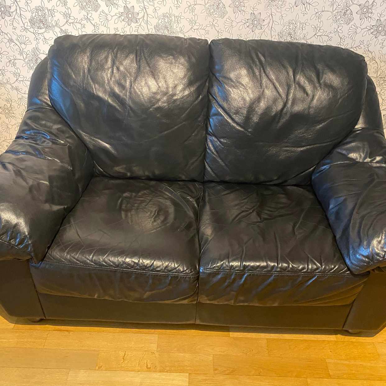 image of Svart soffgrupp i skinn - Västerhaninge