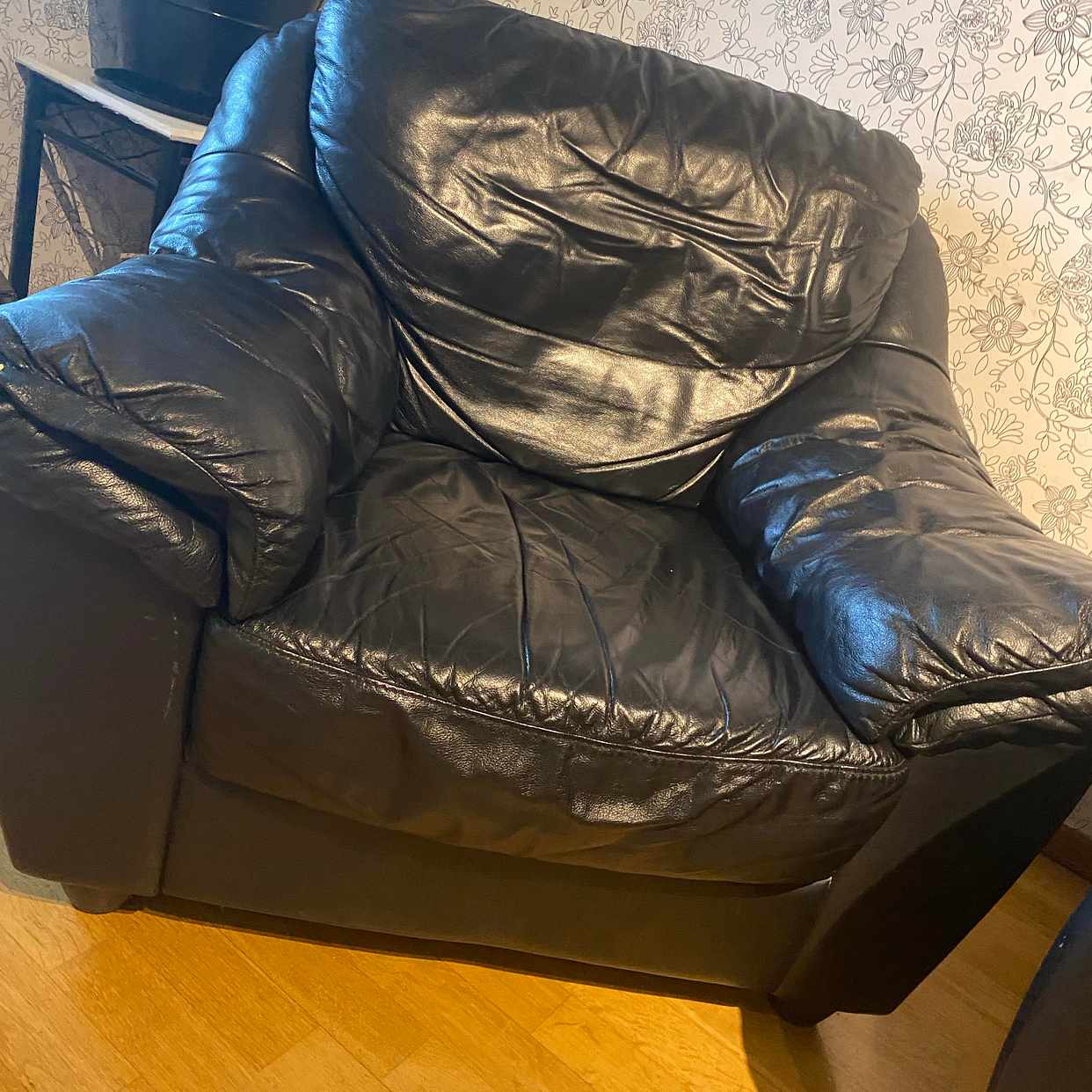 image of Svart soffgrupp i skinn - Västerhaninge