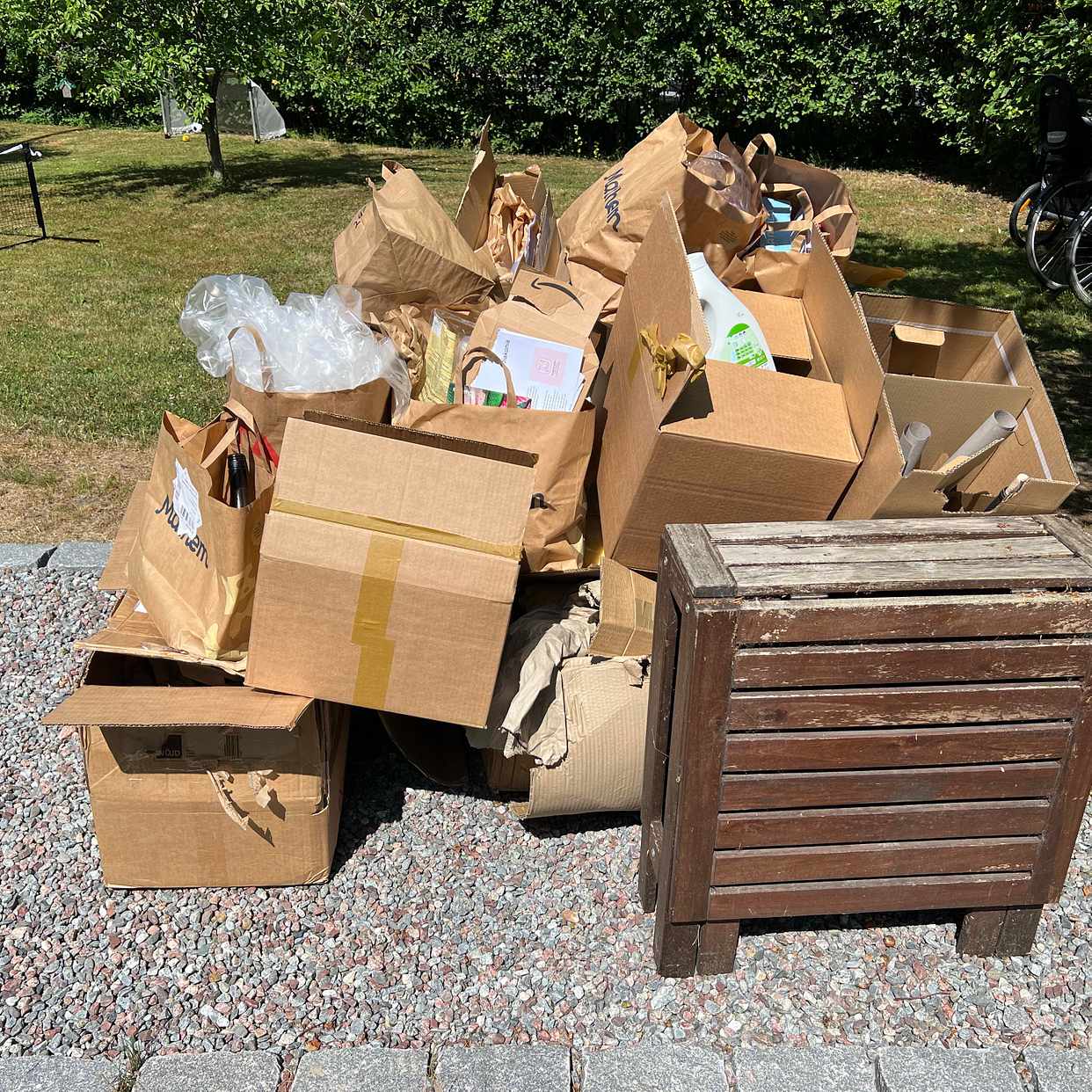 image of Mixed recycling + bord - Stocksund