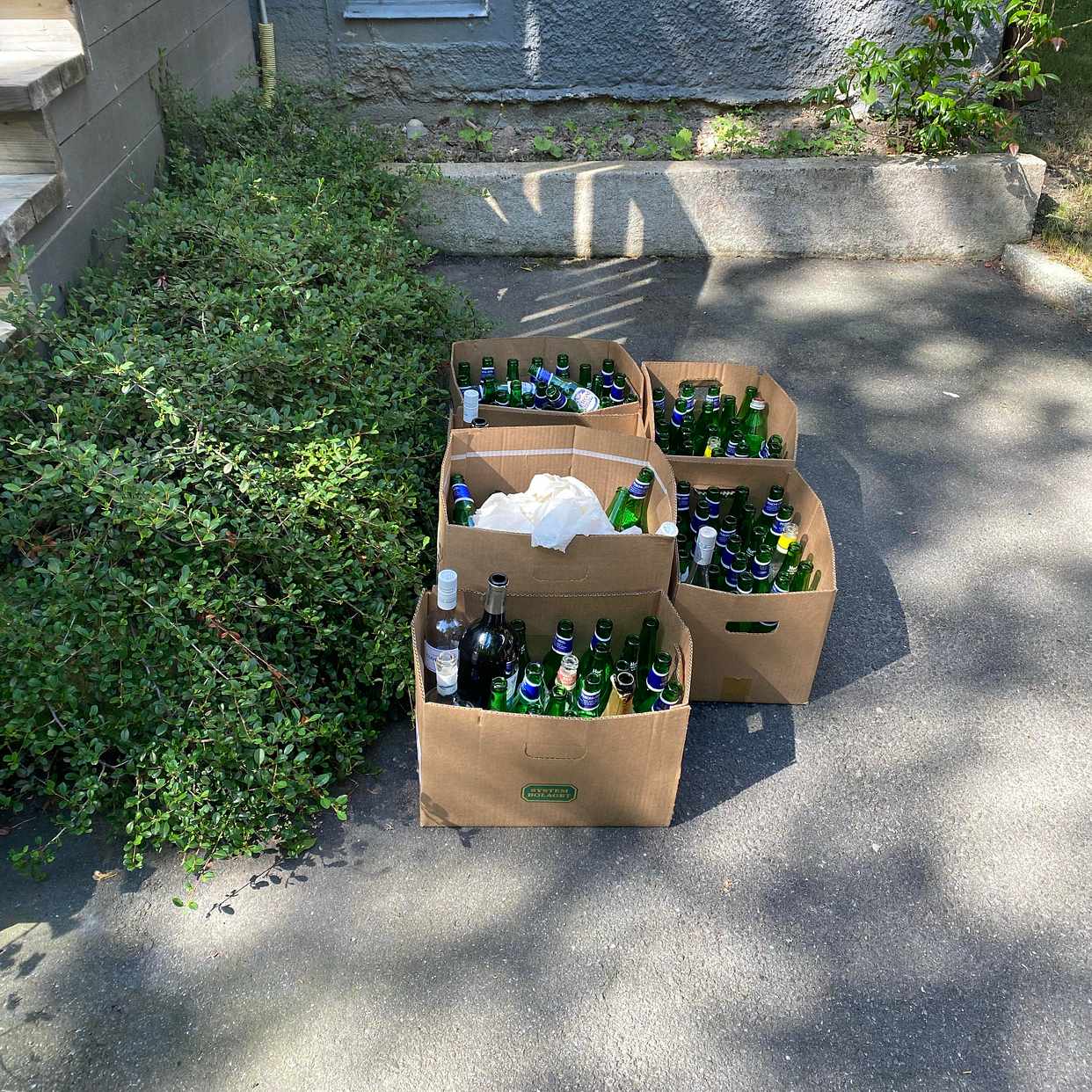 image of Boxes with empty bottles - Lidingö