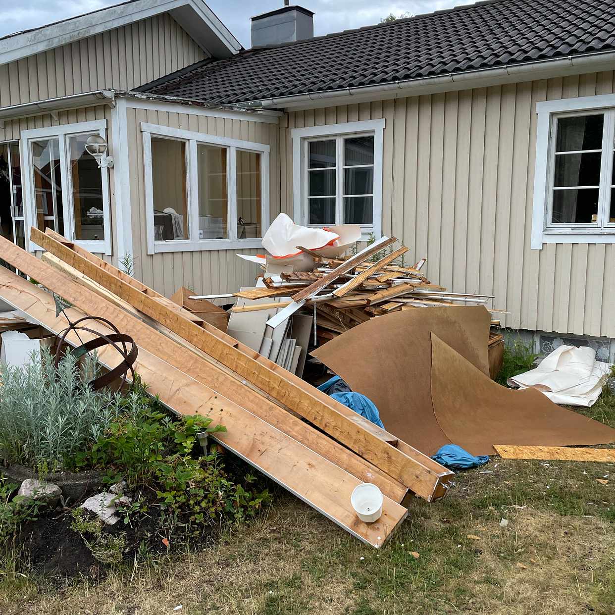 image of Rivningsmaterial mest trä - Vendelsö