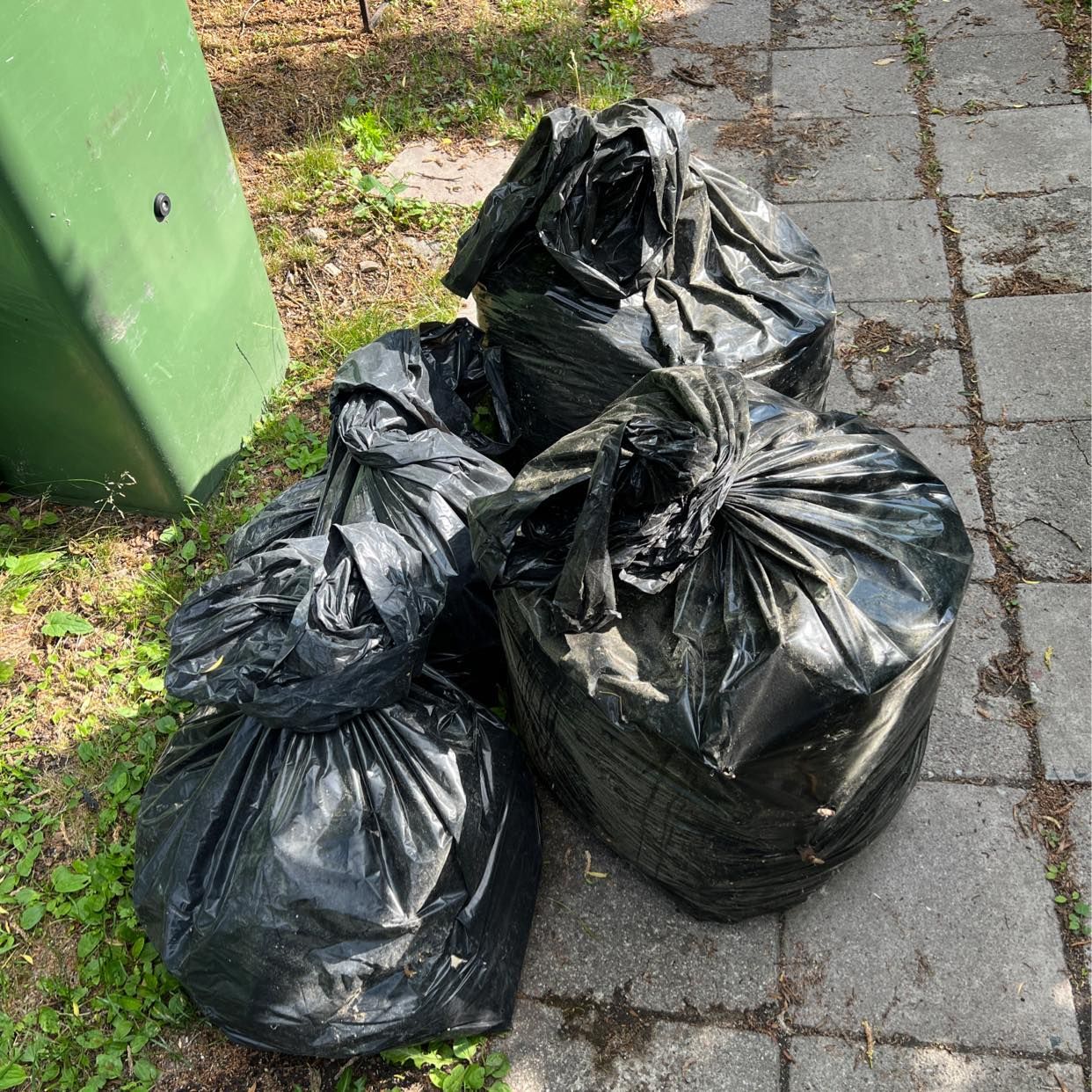 image of Fyra påsar med löv & gräs - Tumba