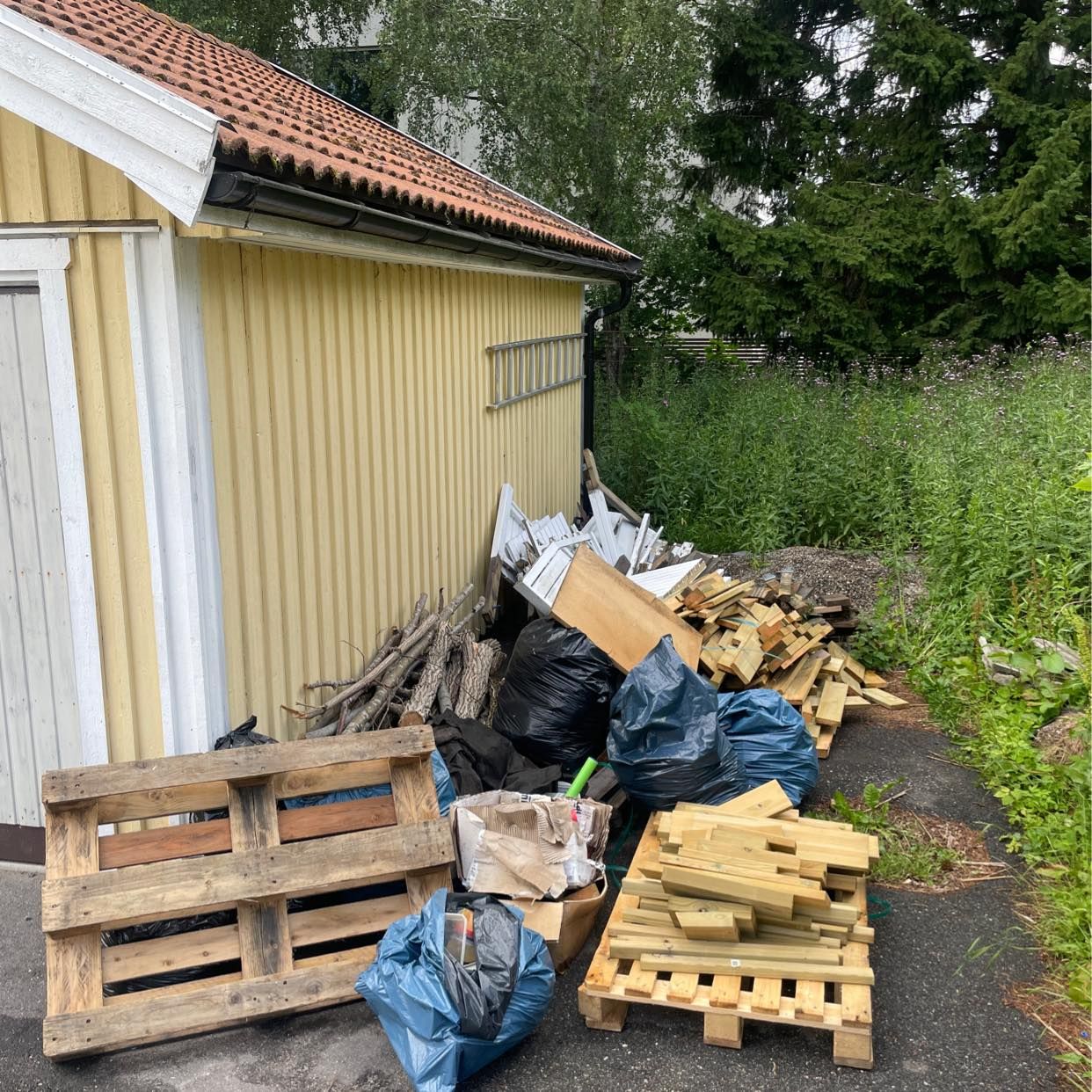 image of Impregnerat trä, kartong - Tyresö