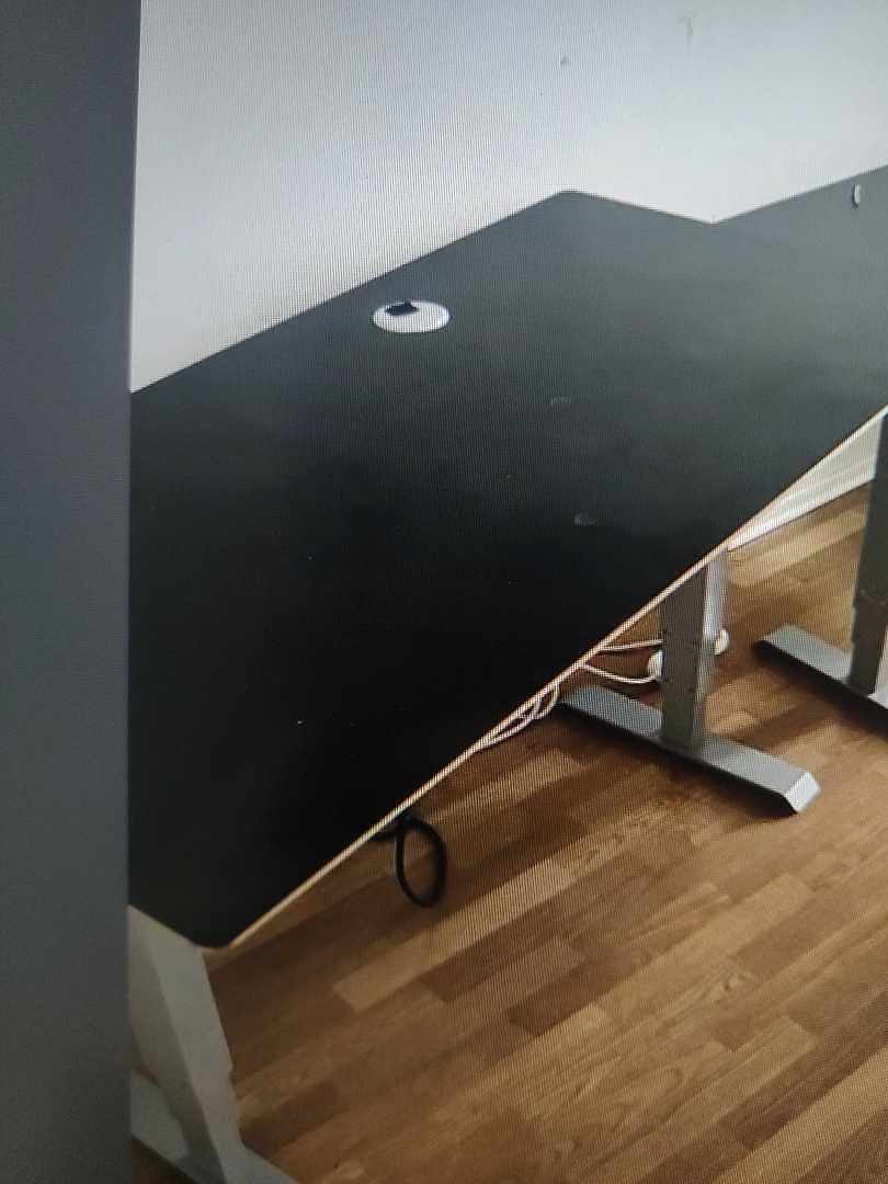 image of 1 skrivbord, 1 hurts - 