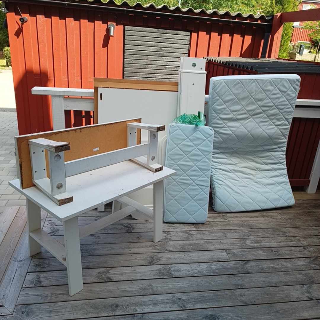 image of Barnsäng + barnbord - Hässelby