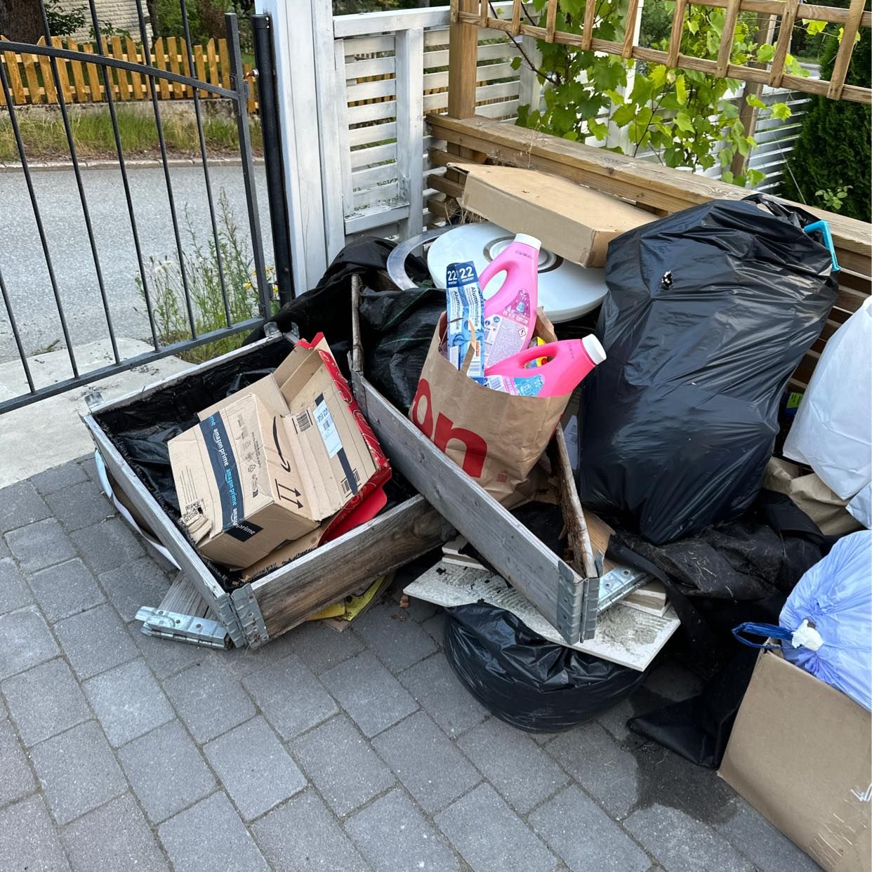 image of Kartonger och diverse - Tumba