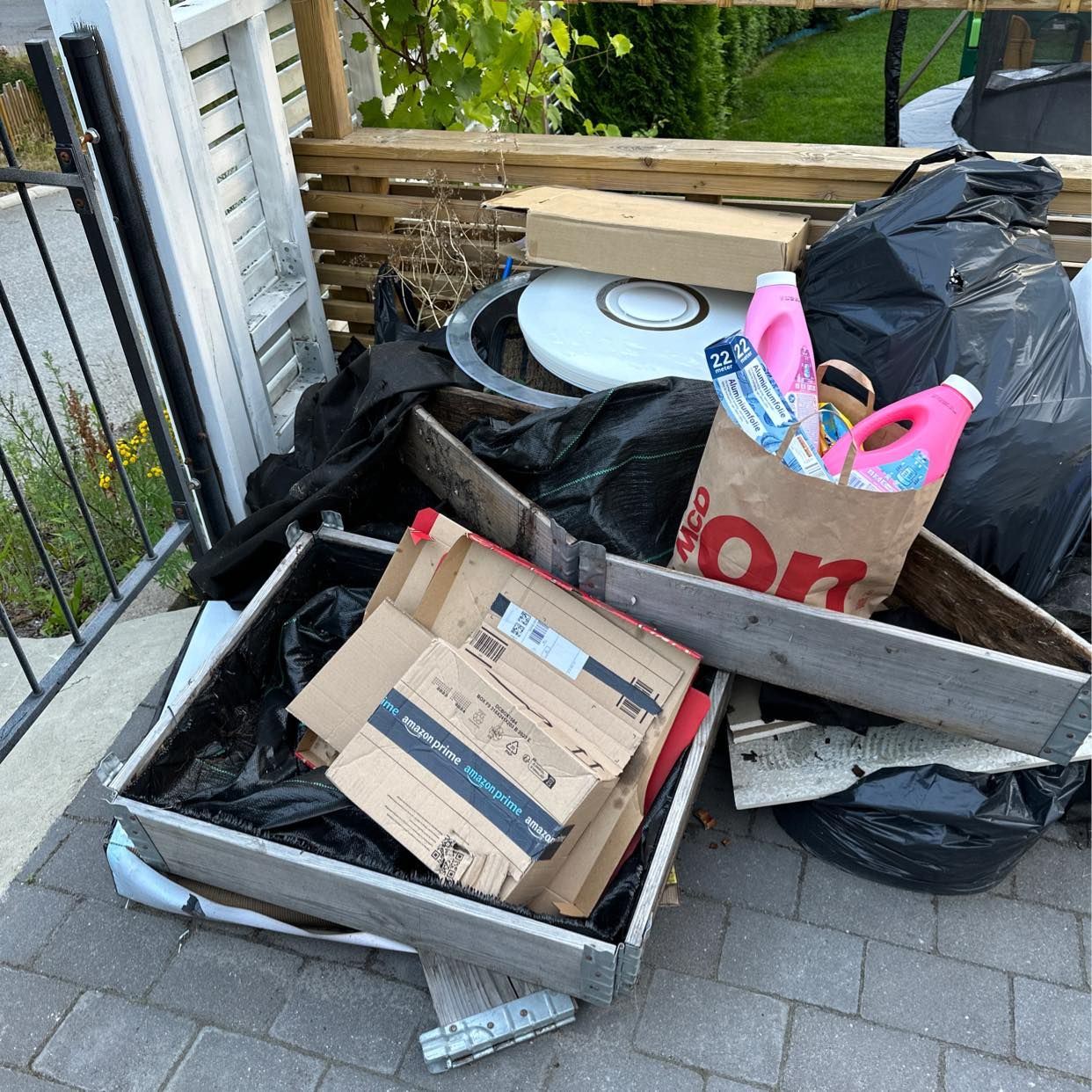 image of Kartonger och diverse - Tumba