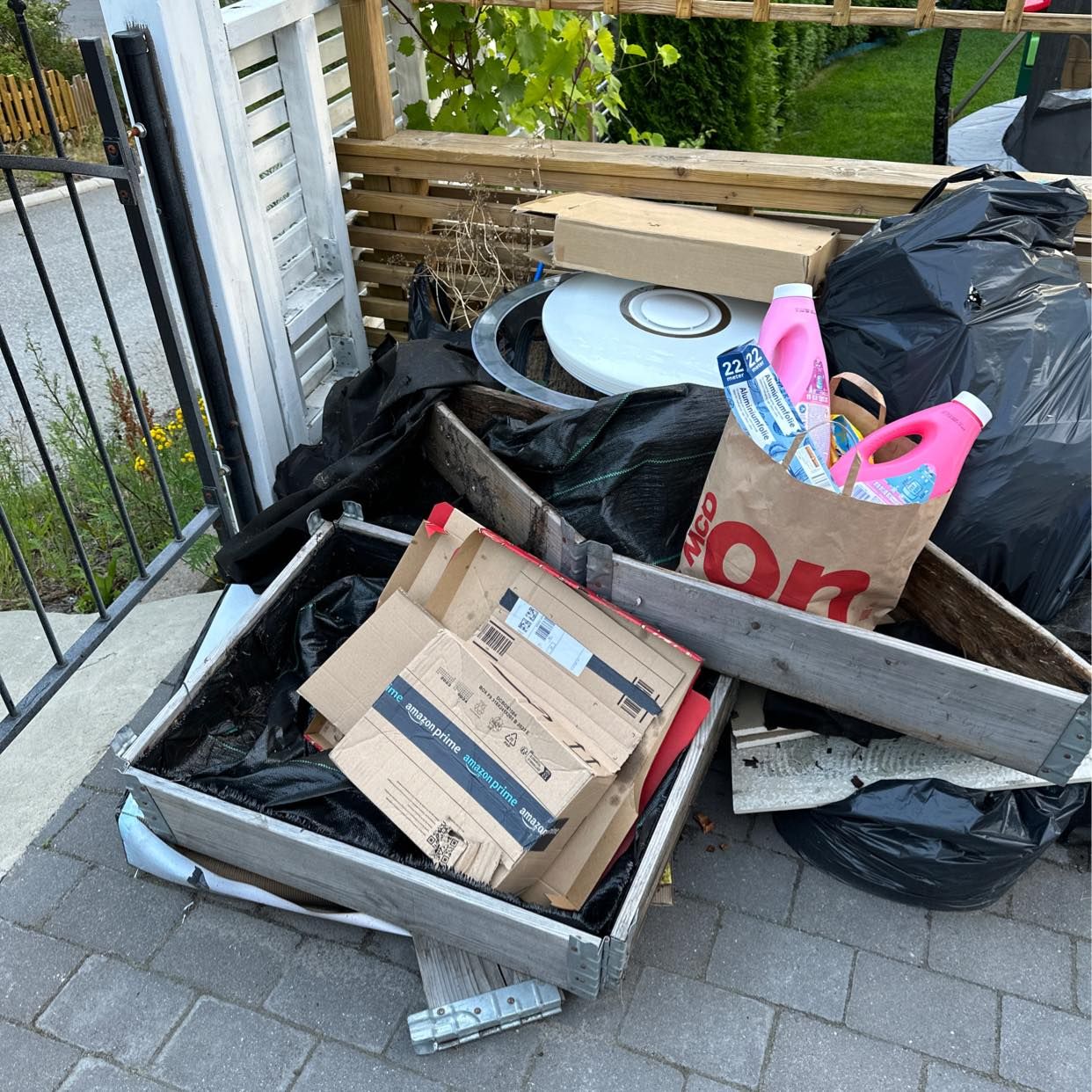 image of Kartonger och diverse - Tumba