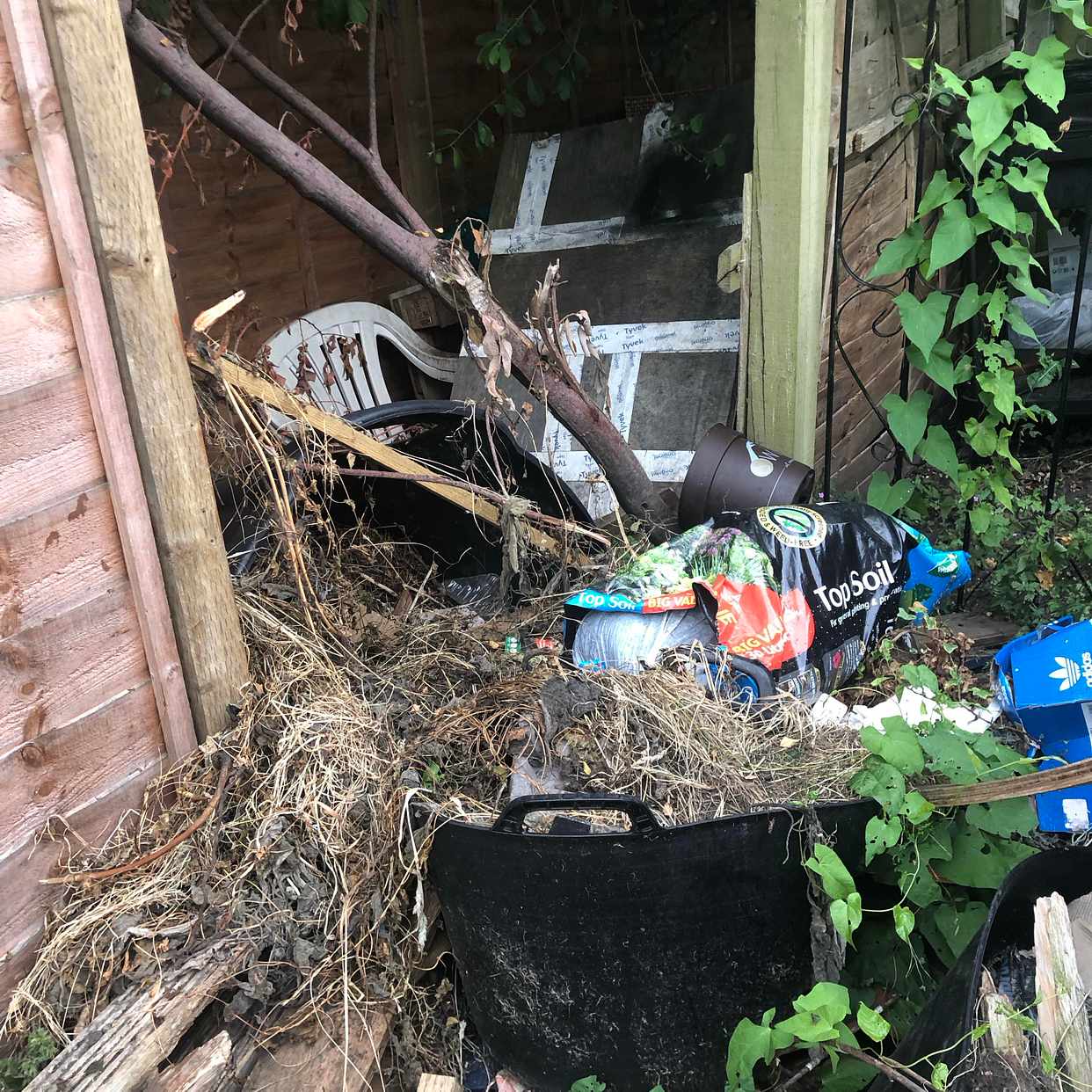 Removing garden waste Croydon Tiptapp
