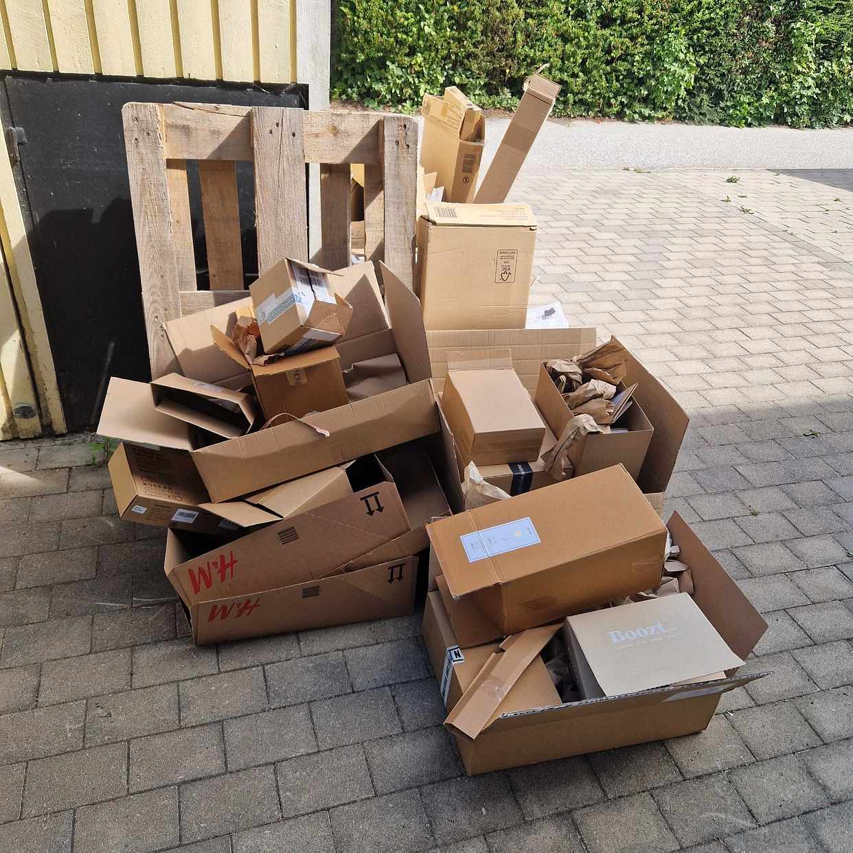 image of Cardboard/Paper/Pallet - Järfälla