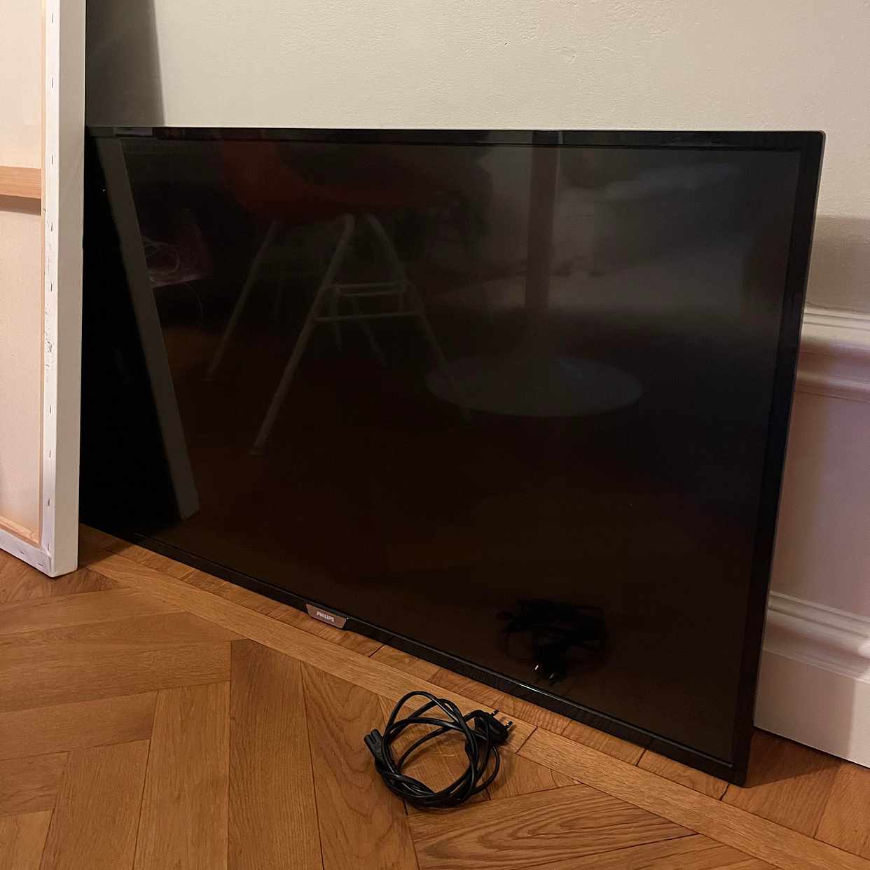 image of 43’ Philips TV for wall - Stockholm