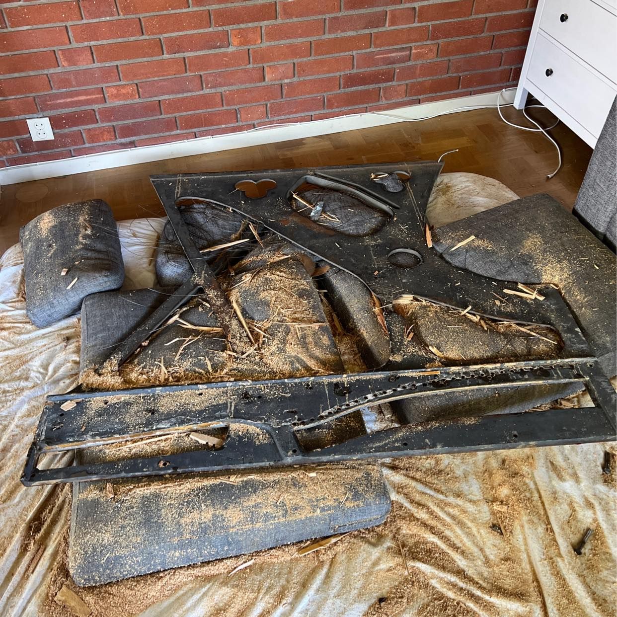 image of Metallbakstycke piano - Hässelby-Vällingby