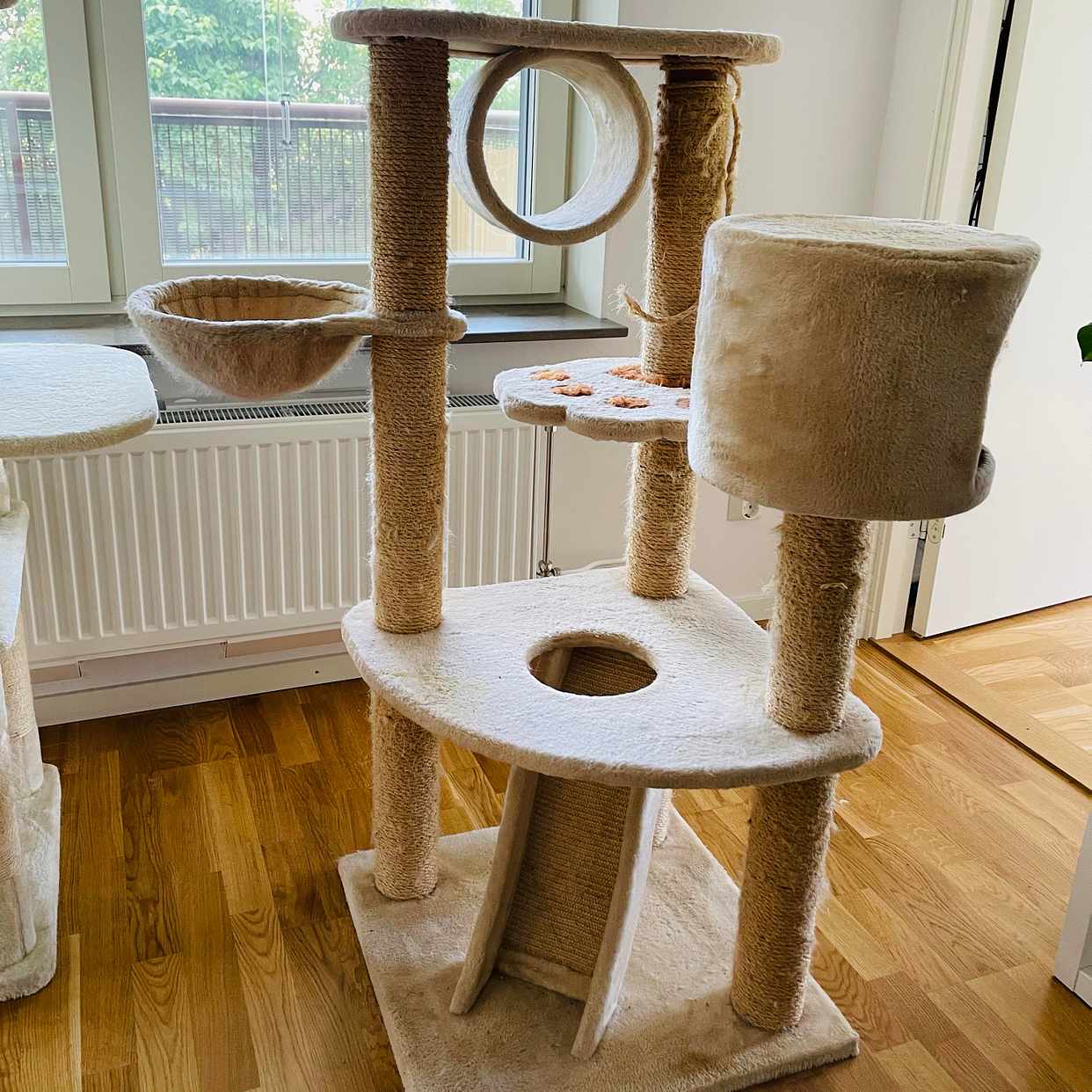 image of Giveaway: Cat tower - Täby