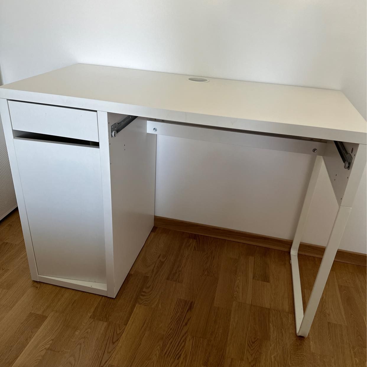 image of Office table - Upplands Väsby