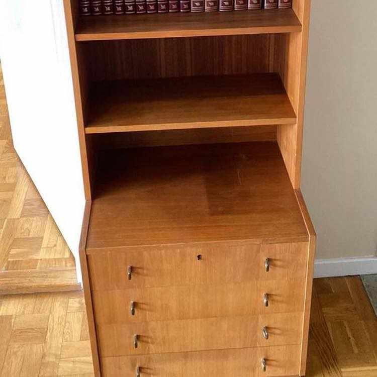 image of Hämta en bokhylla/byrå - 