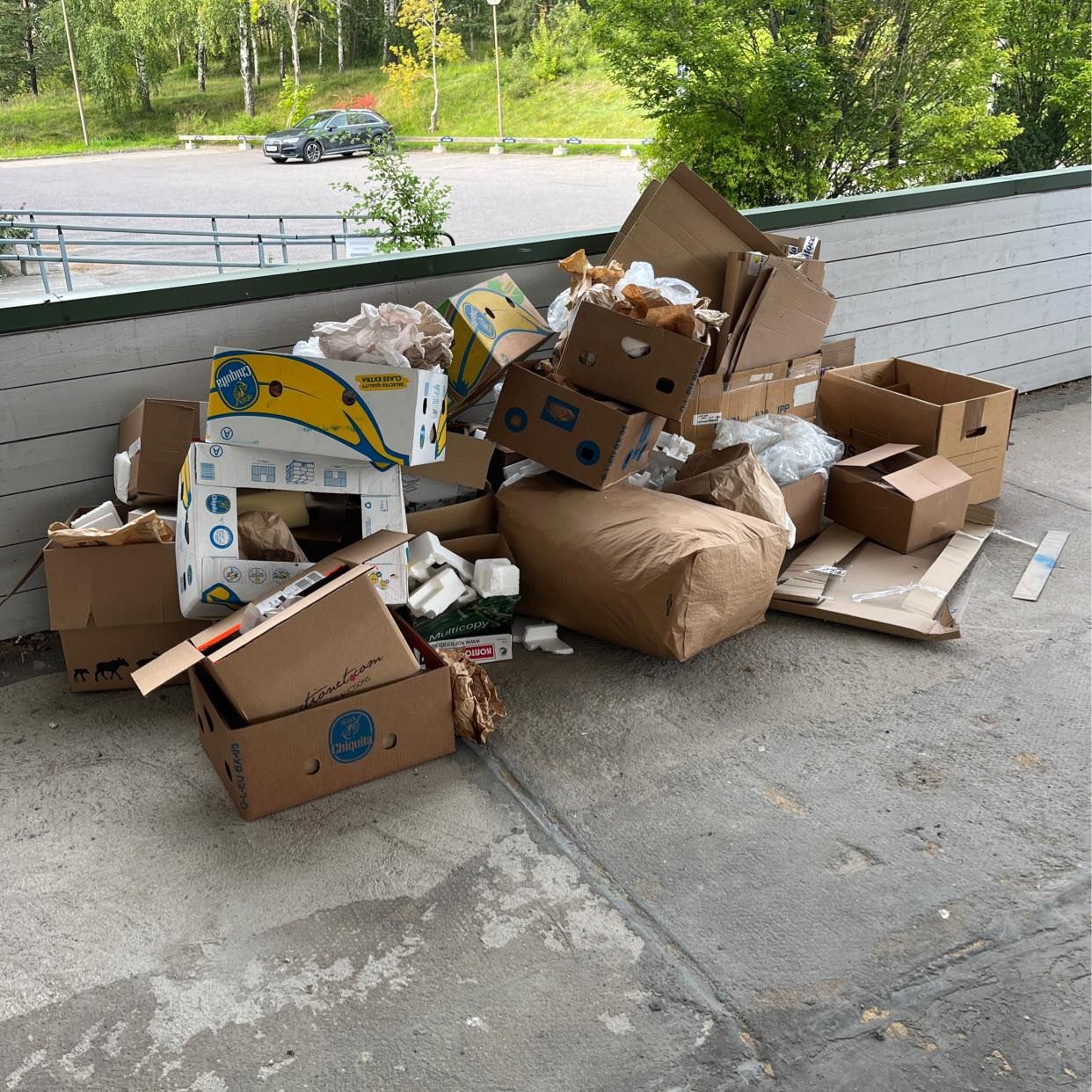 image of Kartonger papper - Täby