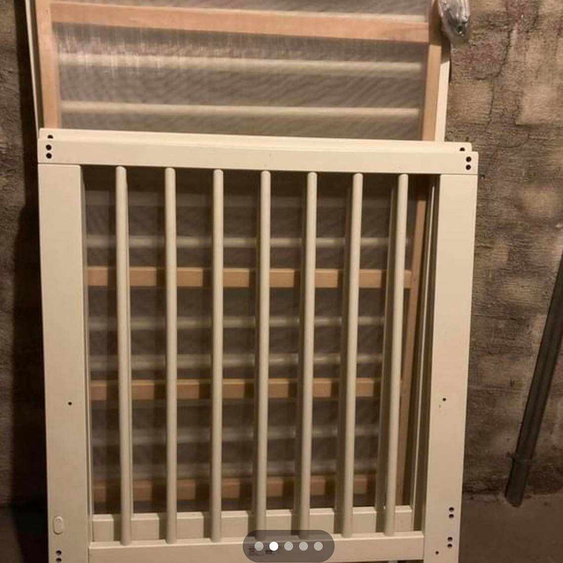 image of Spjälsäng och madrass - 