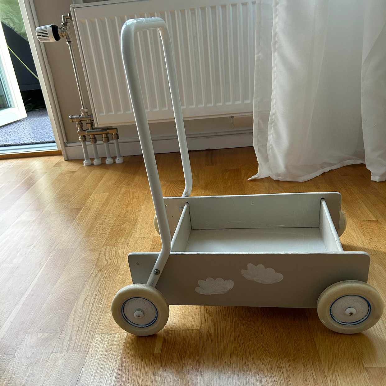 image of Lära gå vagn bortskänktes - Rönninge