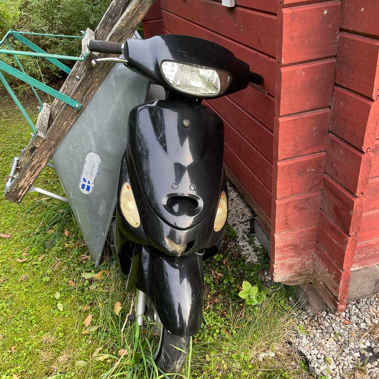 image of Ta bort gammal vespa - Huddinge