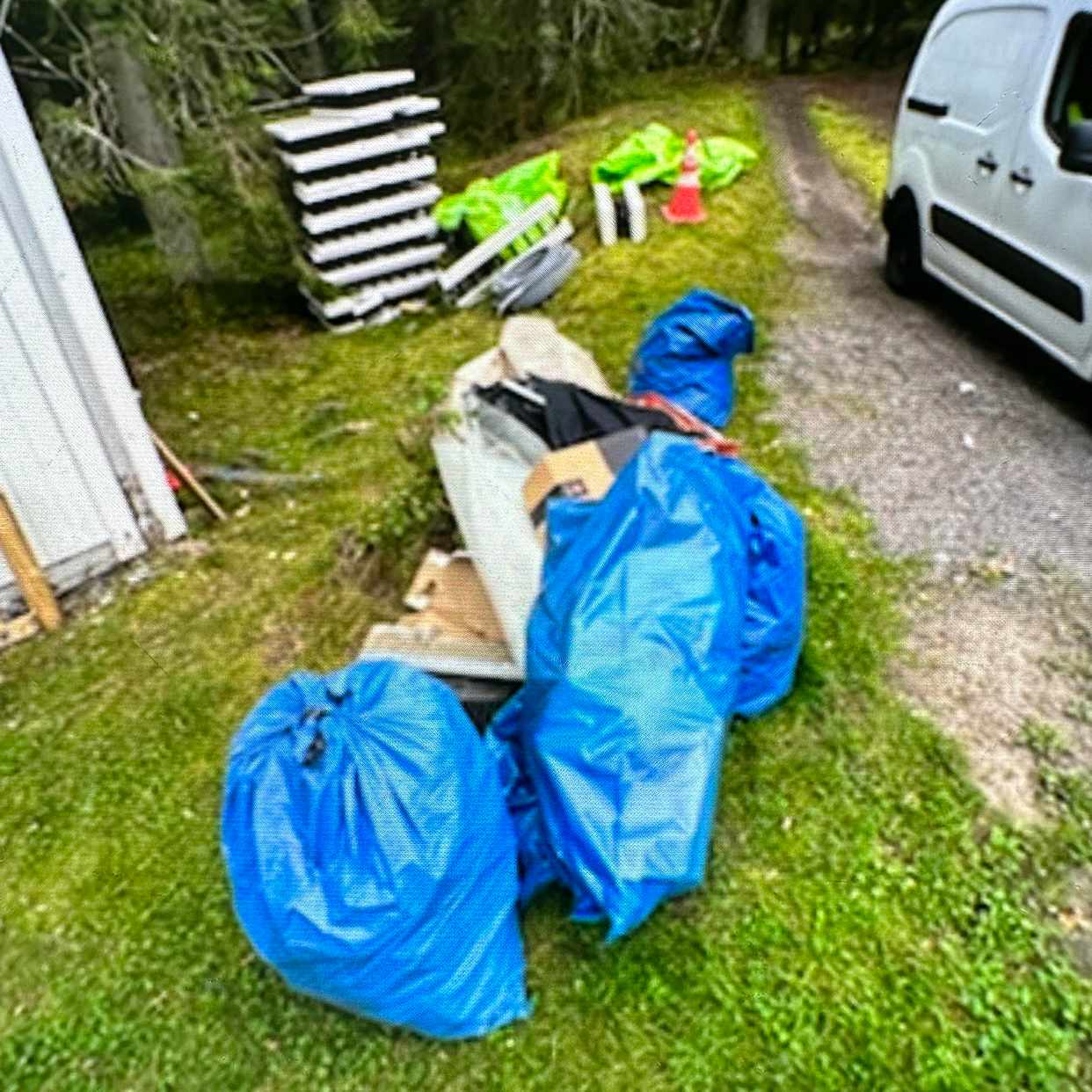image of Hämta skräp - Saltsjö-Boo