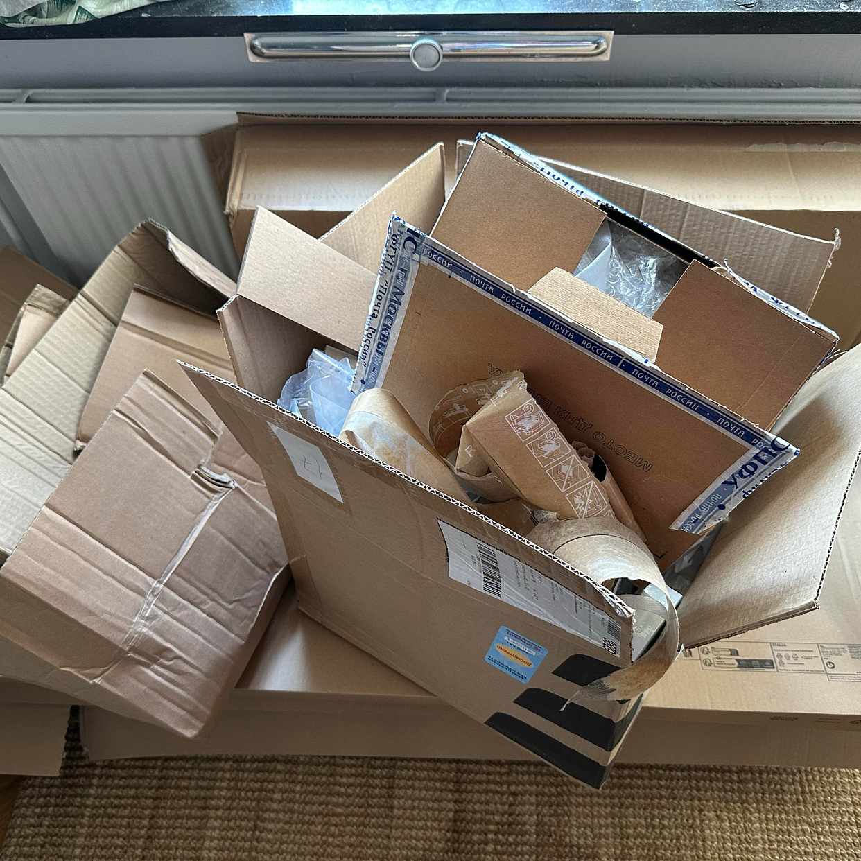 image of Kartonger och tv förpackn - Bromma