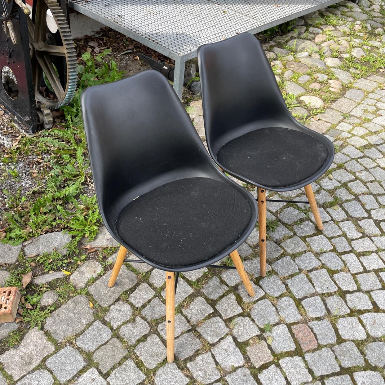 image of 2 stolar fina - Solna