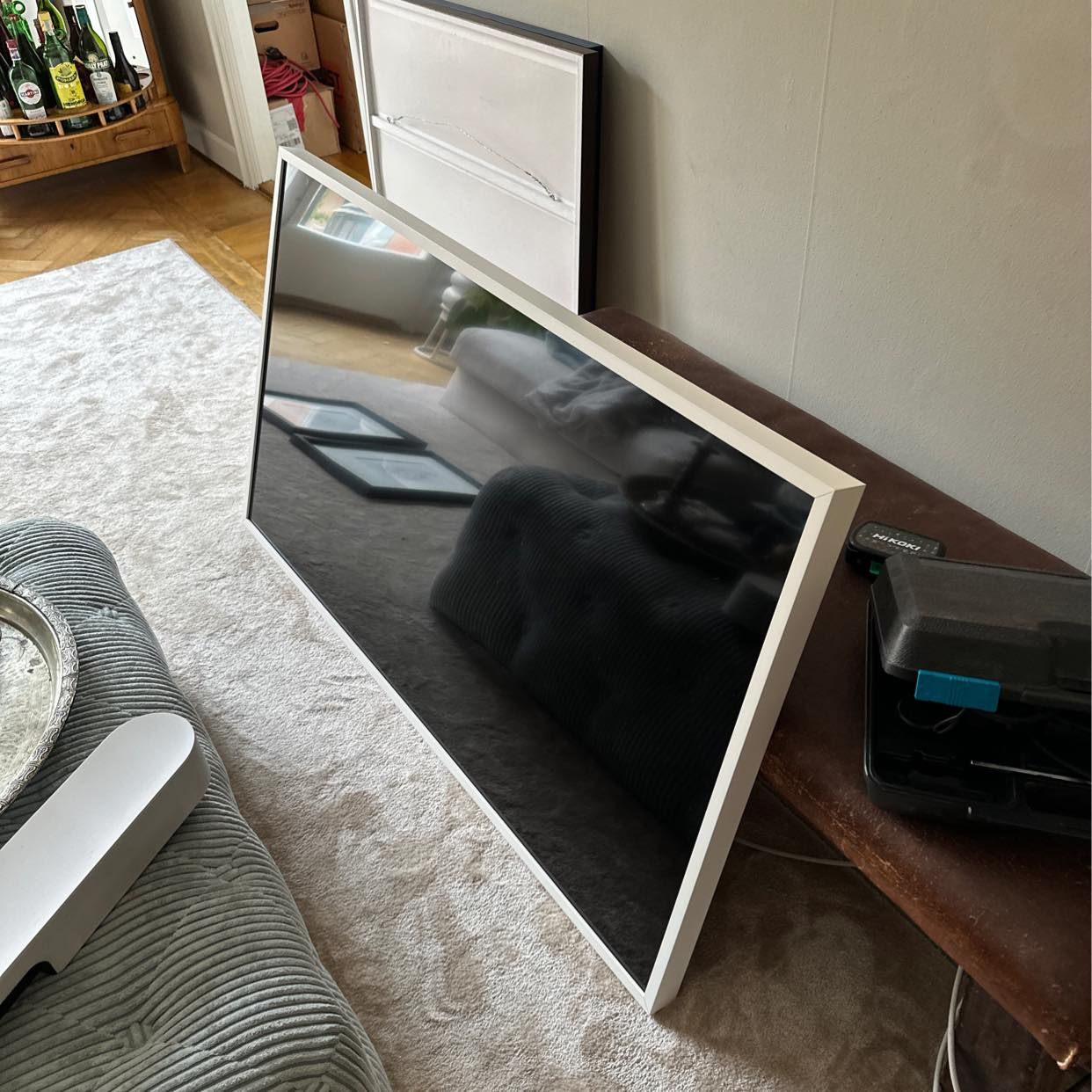 image of Move tv + ikea bags - 