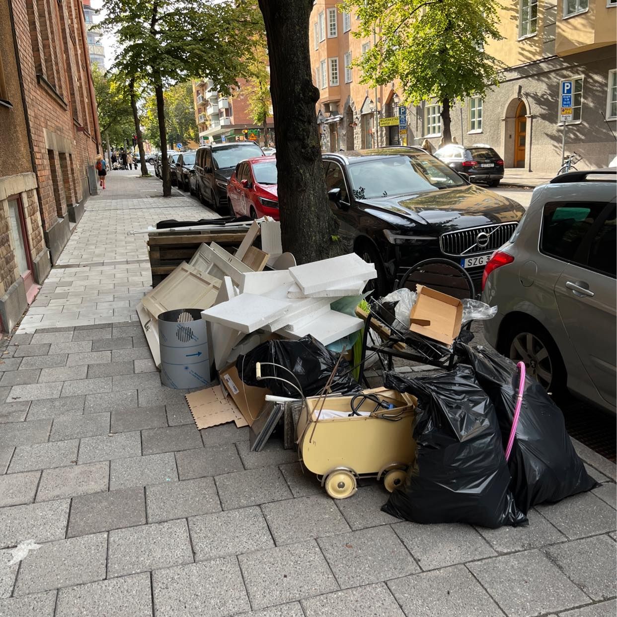 image of Old doors, pallets, waste - Stockholm