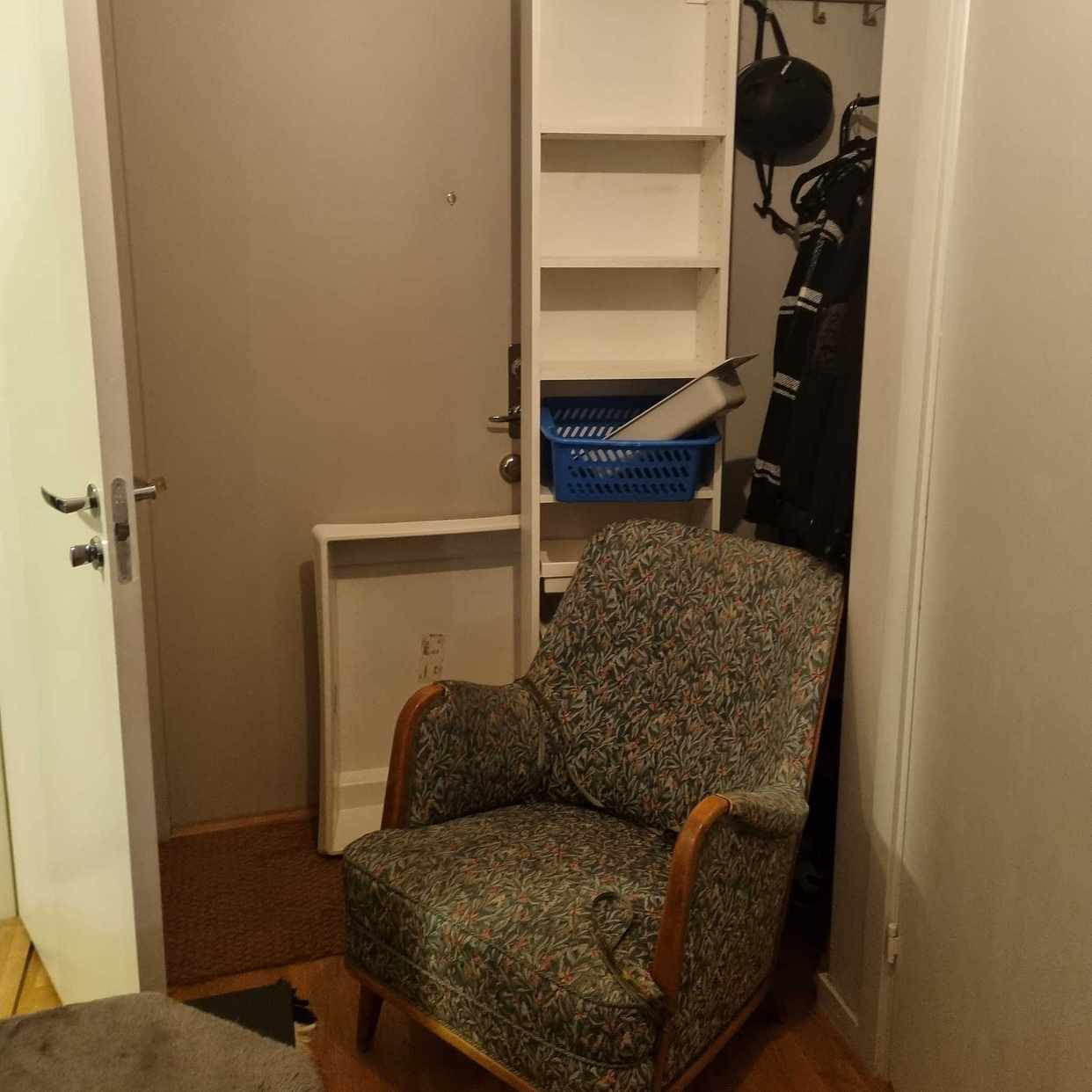 image of Chair, shelf and plastic - Solna