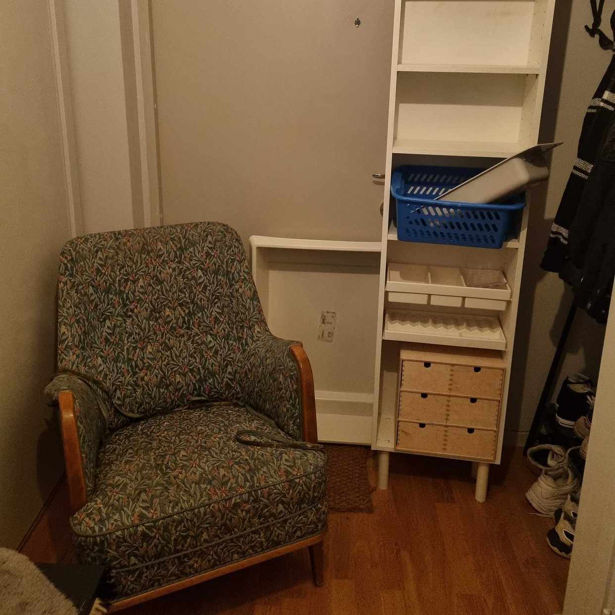 image of Chair, shelf and plastic - Solna